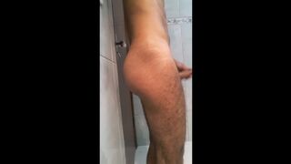 Mark Marte shows butt and masturbates to the cell cam