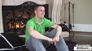 SOUTHERNSTROKES Hung Amateur Masturbates After Interview - 4 image