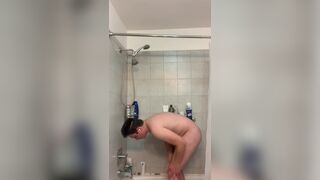 Noob rubbing dick in the tub - 10 image