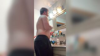 Noob rubbing dick in the tub - 6 image