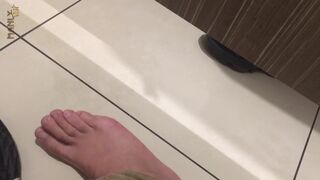 Public restroom bare feet - You never know what could be happening in the stall right next to you - 10 image