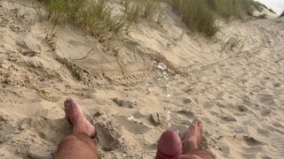 Sucking a random stranger on the beach - 4 image