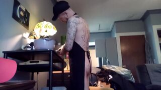 Smokey Floppycox is making a party pie. WTF?