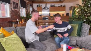 Naughty twinks Taylor Mason and Jonny Montero bareback hard