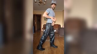 I make a STREEPTEASE dressed in military dress