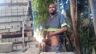 Worker masturbating minutes of construction blocks - 13 image
