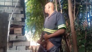 Worker masturbating minutes of construction blocks - 5 image