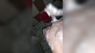 Handsome guy gets his whole body in a scarf and sends the video to his sugar mamy