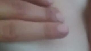 Chuchiyan muh me dale huye kaha se paani paani kar Diya aur patni ko chodne ke liye Bulaya