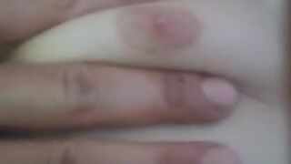 Chuchiyan muh me dale huye kaha se paani paani kar Diya aur patni ko chodne ke liye Bulaya