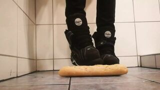 Buffalo Boots vs Baguette