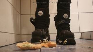 Buffalo Boots vs Baguette