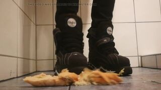 Buffalo Boots vs Baguette - 11 image