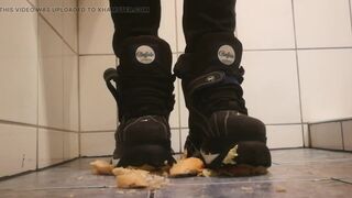 Buffalo Boots vs Baguette