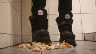 Buffalo Boots vs Baguette - 13 image