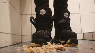 Buffalo Boots vs Baguette