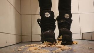 Buffalo Boots vs Baguette - 15 image