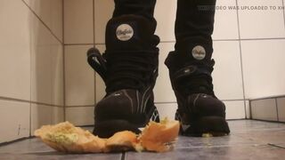 Buffalo Boots vs Baguette - 8 image