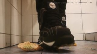 Buffalo Boots vs Baguette - 9 image