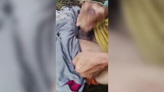 Adults are shaking under palm trees - 15 image