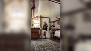 Dressed with a short black skirt with lace for a night out - 4 image