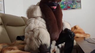 Hermelin - fur, boots and the scale.