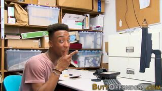 Black amateur pounding thiefs ass - 5 image