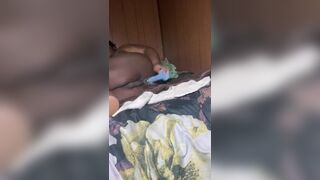 Fucking my bussy until I cream