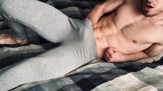 I MASTURBATE and CUM in GRAY LEGGINGS after Training! Male orgasm! Russian home video of a straight man! - 10 image