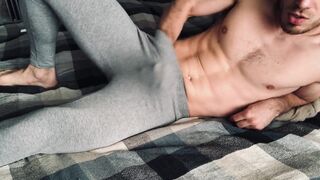 I MASTURBATE and CUM in GRAY LEGGINGS after Training! Male orgasm! Russian home video of a straight man! - 9 image