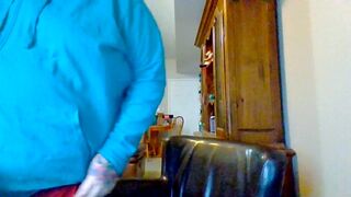 Balls Went from Extremely Itchy Filled up n Busting Large Sperm Load onto Leather Chair