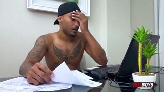 Tattooed bodybuilder fucking hottie!