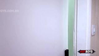 Tattooed bodybuilder fucking hottie!