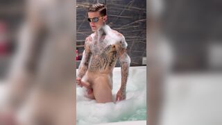 Watch Euerickdiaz's skinny body struggle to take on Diaz's massive dick