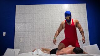Watch LlajeWrestlerMx dominate RobGrappler in a 2020 domination match!