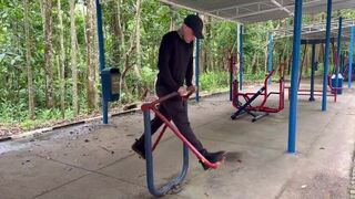 Maloka & Euerickdiaz get wild in public park with personal trainer