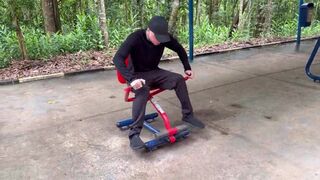 Maloka & Euerickdiaz get wild in public park with personal trainer