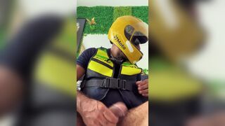 Watch Dropboyfloripabrasil as she indulges in a steamy solo sniff session with a delivery guy - 4 image