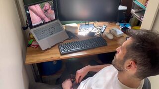 Amateur pornstar Lanutriaxxx masturbates in front of Manuel Keny and Juanfroe in a bareback threesome - 1 image