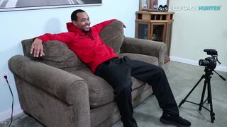 Watch beefcake Gerard get his big dick sucked and take a hot load