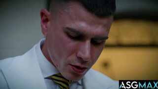 Mr Deep Voice's muscular amateur gives him a steamy outdoor handjob and gets pounded hard - 5 image