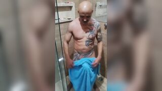 Watch Dadboy18mais tease her body in the shower, flaunting her tattooed body! - 8 image