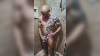 Watch Dadboy18mais tease her body in the shower, flaunting her tattooed body! - 9 image