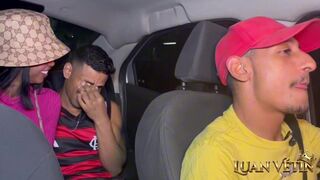 Luan Vetin and her friends engage in public bisexuality in a Uber car - 4 image