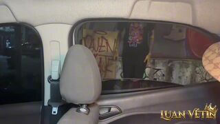 Luan Vetin and her friends engage in public bisexuality in a Uber car