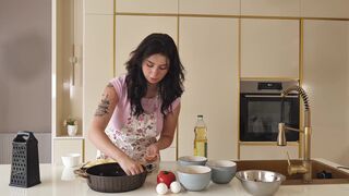 Kira Blooms and Oliver Strelly get their young studs off in hot threesome action with models and models in food bloggers - 5 image