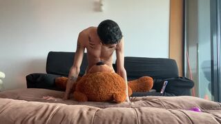 Asafe Santtos twerks on BBC with teddy bear while gaming in hot action - 6 image