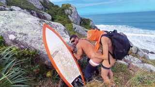 Ian Surfista gets a golden shower from a tourist with perfect ass and takes a hot load in his mouth - 11 image