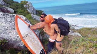 Ian Surfista gets a golden shower from a tourist with perfect ass and takes a hot load in his mouth - 12 image