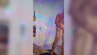 Ian Surfista gives Maloka's big cock a rough bareback in the bathroom - 2 image